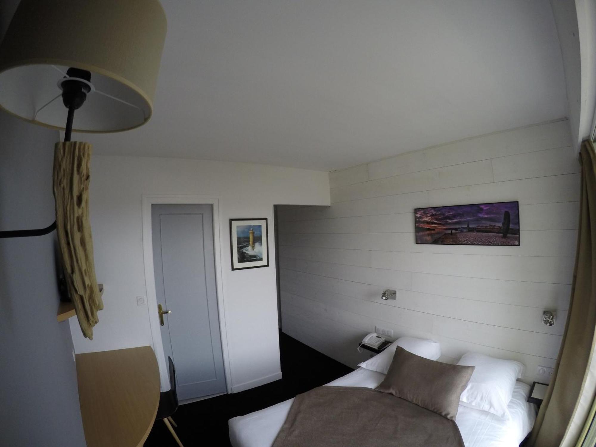 Hotel Les Brises La Rochelle  Room photo
